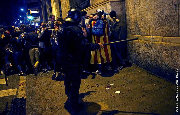 Акции протеста в Каталонии закончились столкновениями с полицией