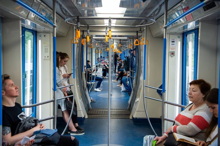Пассажиры московской подземки поддержали проект "Аромат в метро"