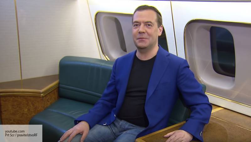 Медведев отметил профессионализм работников автотранспортной сферы