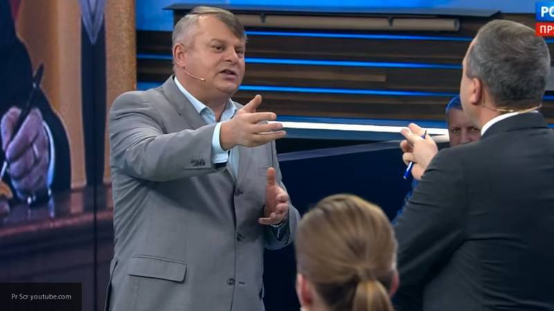 Телеведущий объяснил, почему выгнал украинского политолога из студии "60 минут"