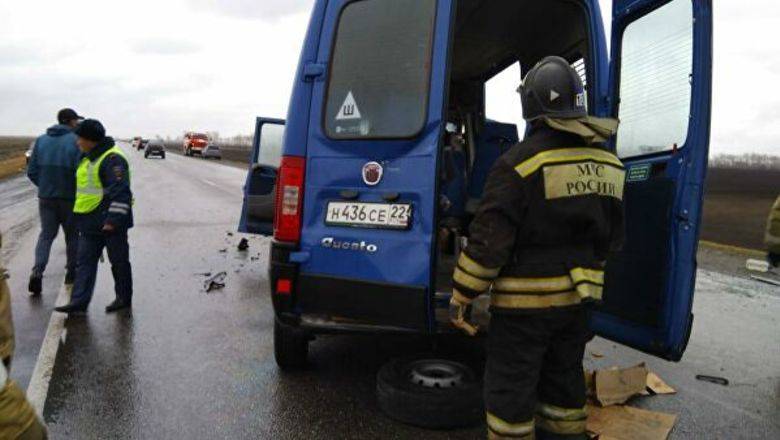 Восемь человек погибли при столконовении двух микроавтобусов на Алтае