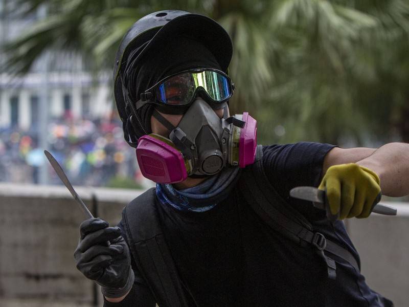 Протестующих в Гонконге разогнали слезоточивым газом