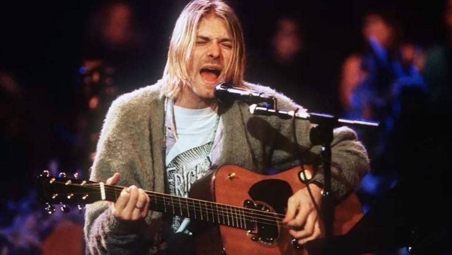 Дырявый свитер Кобейна с концерта MTV Unplugged продали за рекордные $334 тыс.