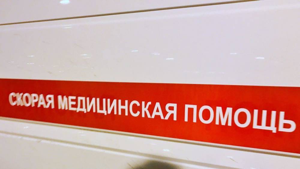 Посетитель бара в Архангельске попал в больницу с ножевыми ранениями