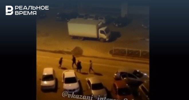 В Сети появилось видео драки на дороге в Казани