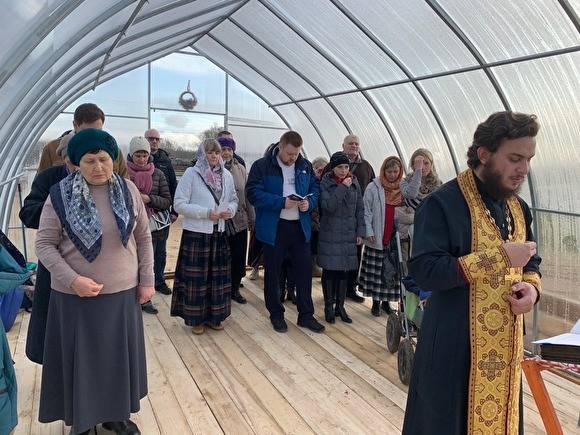 В Вологде прихожане построили теплицу для молитвы