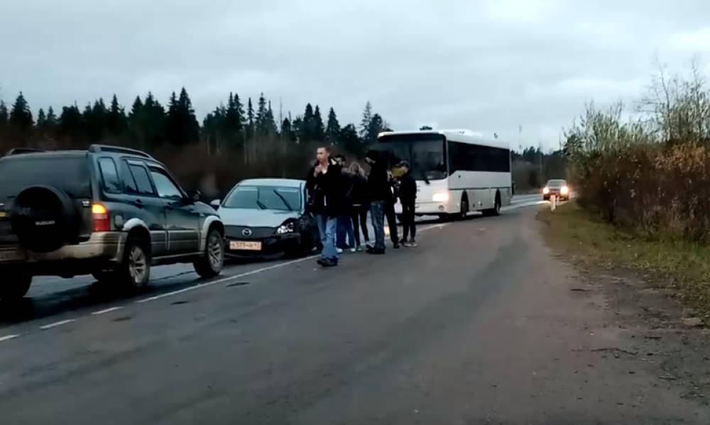 Между Выборгом и финской границей водитель с признаками опьянения устроил ДТП с тремя авто