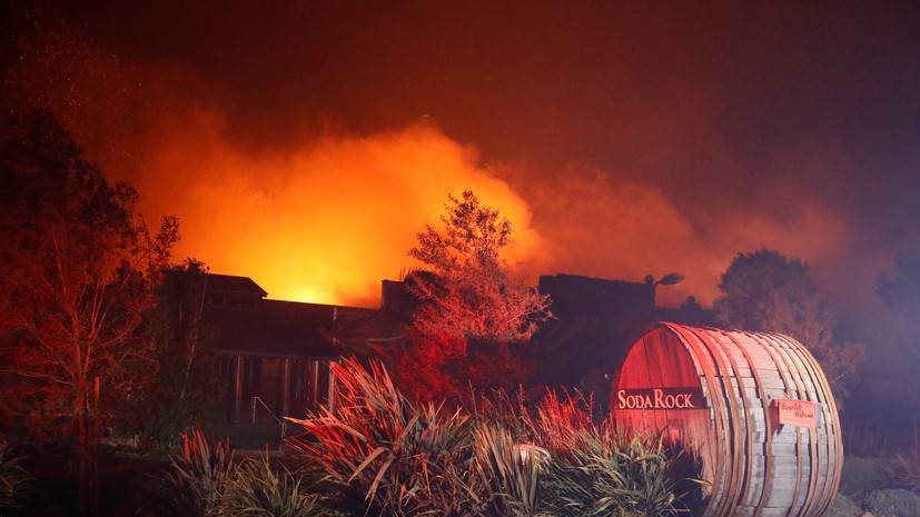 В Калифорнии объявили об эвакуации 180 тысяч человек из-за пожара