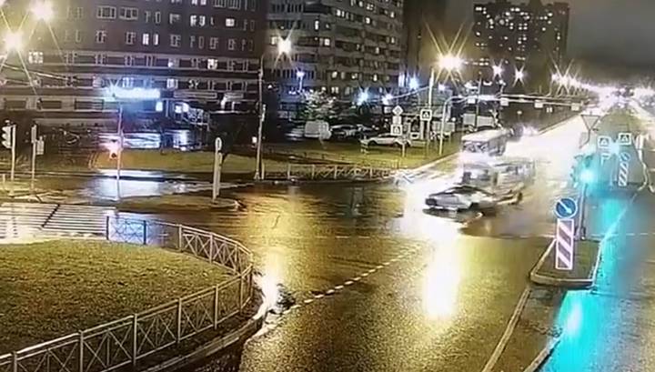 В ДТП в Санкт-Петербурге два человека погибли, двое тяжело пострадали