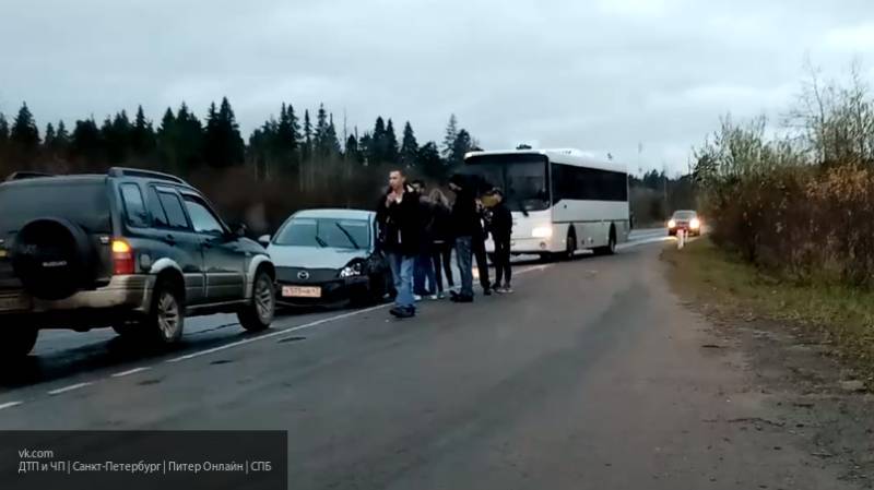 Опубликовано видео с места аварии с участием четырех автомобилей в Ленобласти