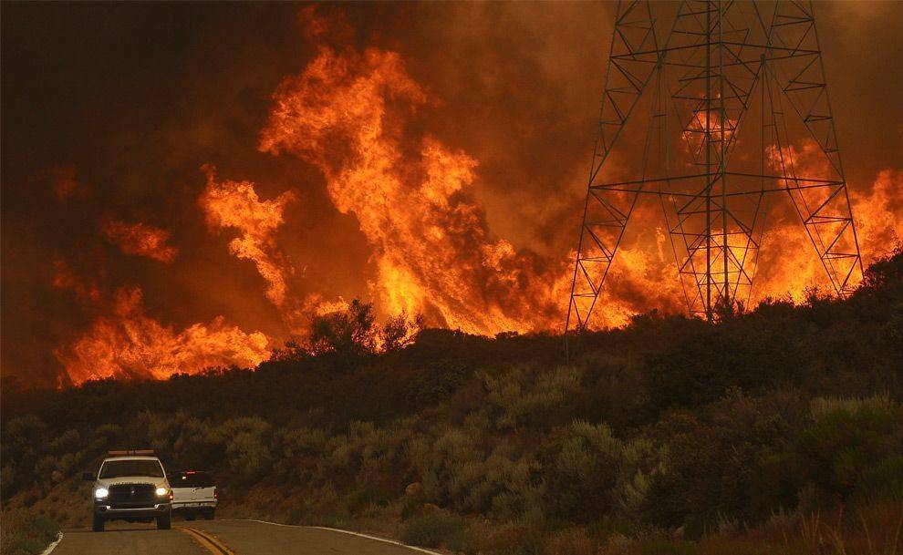 В Калифорнии эвакуируют 180 тысяч жителей из-за пожара