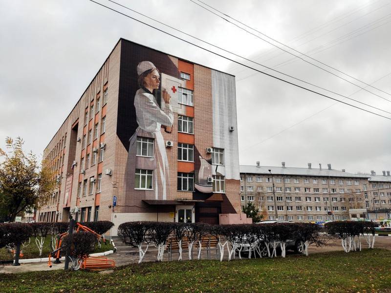 Гигантское граффити с медсестрой появилось в Рязани
