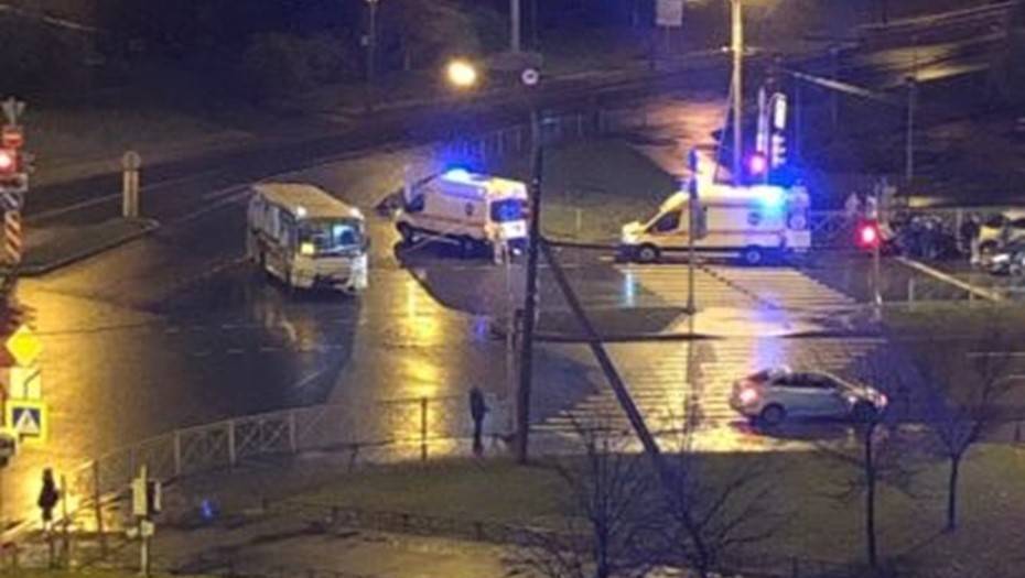 Два человека погибли в ДТП с каршерингом и маршруткой в Петербурге