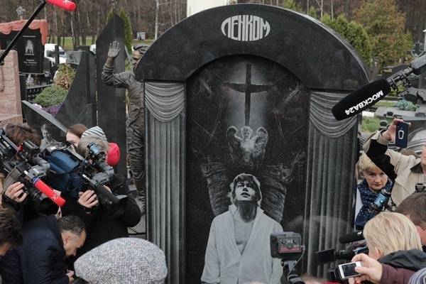 В Москве открыт памятник актеру Николаю Караченцову
