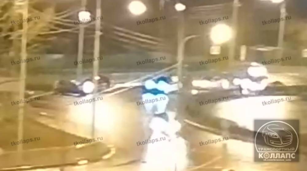 Появилось видео ночной аварии на «кольце» в Красном Селе