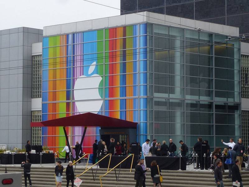 Apple вынуждает владельцев iPhone 5 обновиться