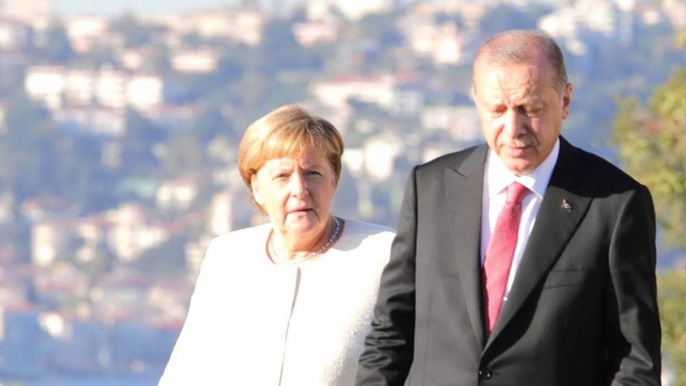 Эрдоган и Меркель обсудили по телефону ситуацию в освобождаемой от курдских боевиков Сирии