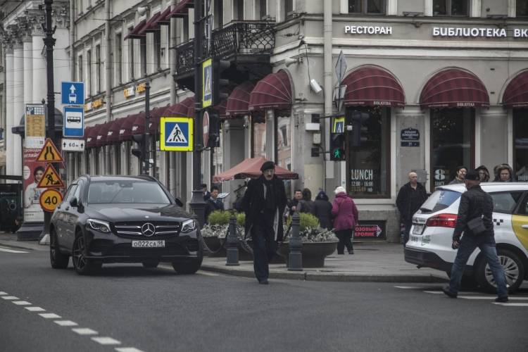 Боярский выплатит 8 тысяч за неправильную парковку на Невском в Петербурге