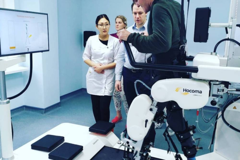 В Ленобласть роботе-тренажере «Локомат» бесплатно заново научит пациентов ходить