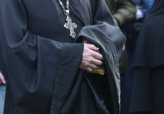 Рязанского священника, избившего жену на глазах у детей, отстранили от служения