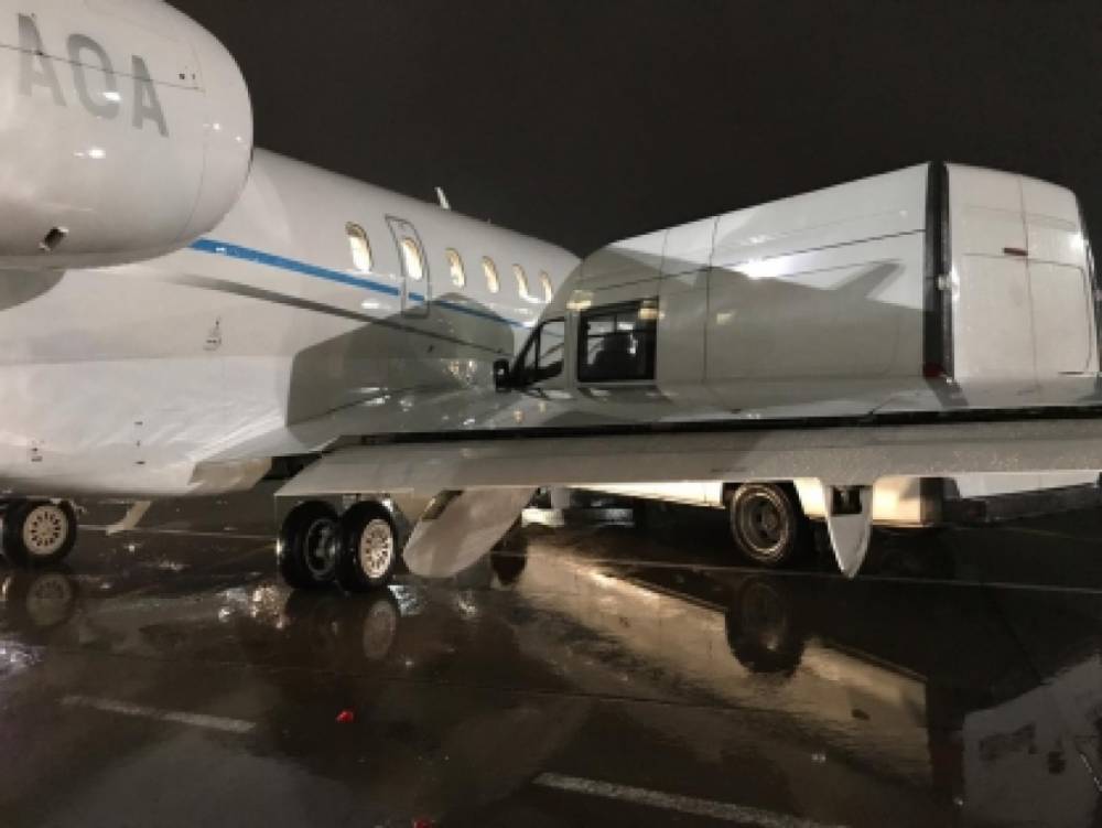 Столкновение фургона и частного самолета в Пулково расследуют в транспортном СК РФ