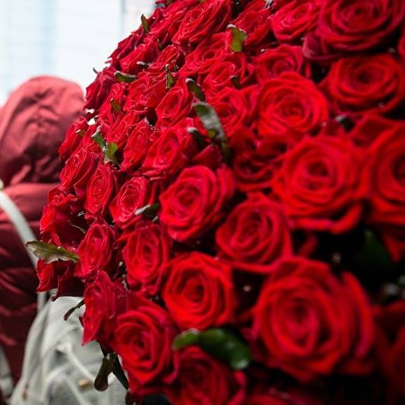 Курганца задержали при попытке кражи 65 роз, которые он хотел подарить своей возлюбленной