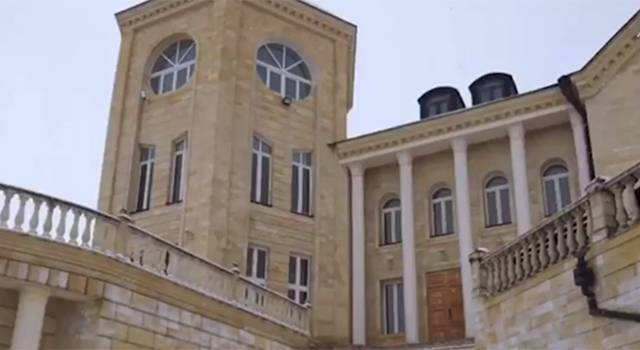 СК показал роскошный особняк экс-врио главы правительства Дагестана