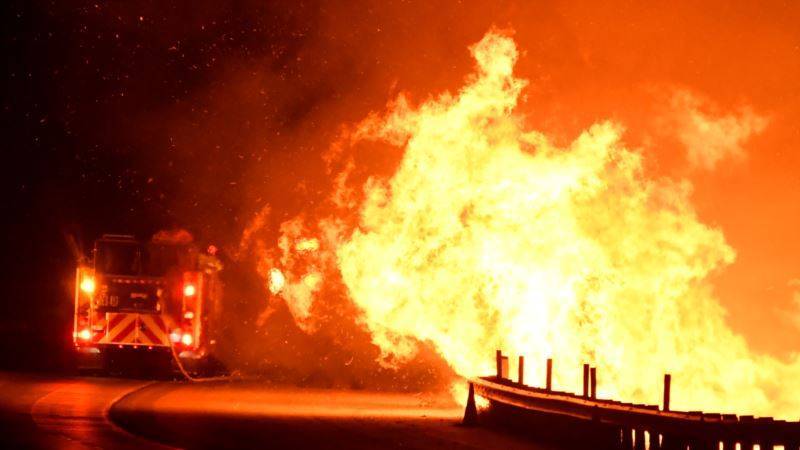 Миллионы калифорнийцев могут остаться без света из-за лесных пожаров