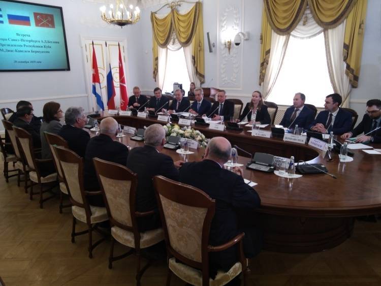 Беглов обсудил с президентом Кубы расширение сети кубинских ресторанов в Петербурге