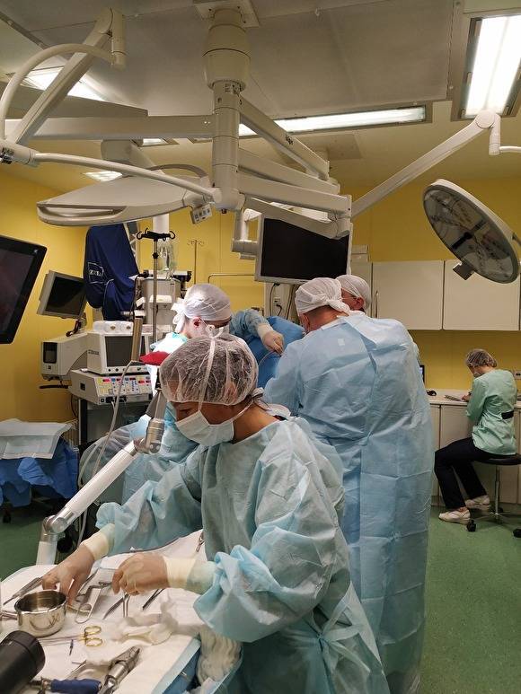В Екатеринбурге светила хирургии и травматологии провели уникальные показательные операции