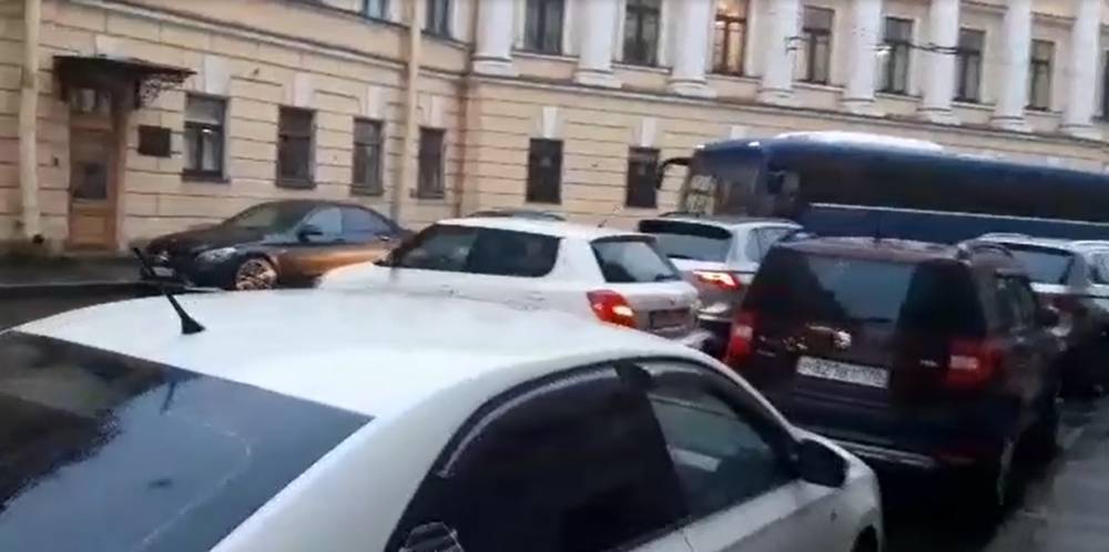 Небольшое ДТП на Казанской в Петербурге разозлило водителей автобусов