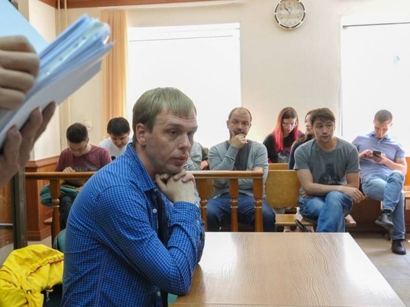 Адвокат Голунова обратился в суд из-за бездействия следователя