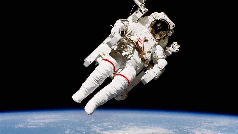 Российские космонавты могут выйти в космос в американских скафандрах