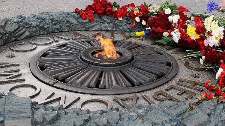 С праздником, братья: Аксенов поздравил Украину с Днем освобождения от фашистов