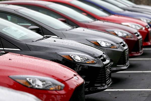 Падение продаж машин тормозит развитие экономики