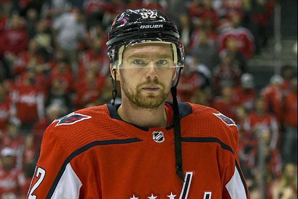 Хоккеист Кузнецов признан второй звездой игрового дня в НХЛ