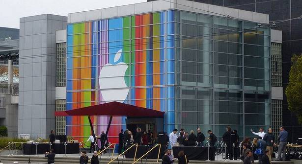 Apple вынуждает владельцев iPhone 5 обновиться
