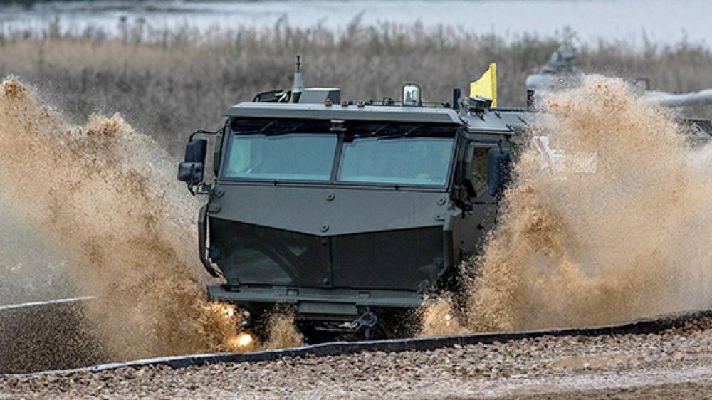 Минобороны РФ доставило на базу «Хмеймим» бронемашины для военной полиции