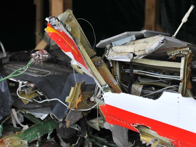 Следователи РФ и Польши вновь осматривают фрагменты самолета Качиньского