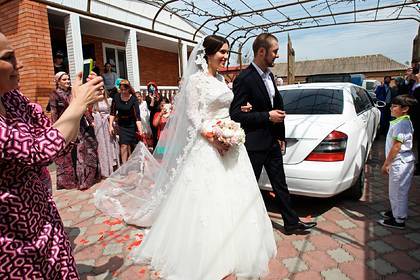 Чеченцев собрались лишить длинных свадебных кортежей