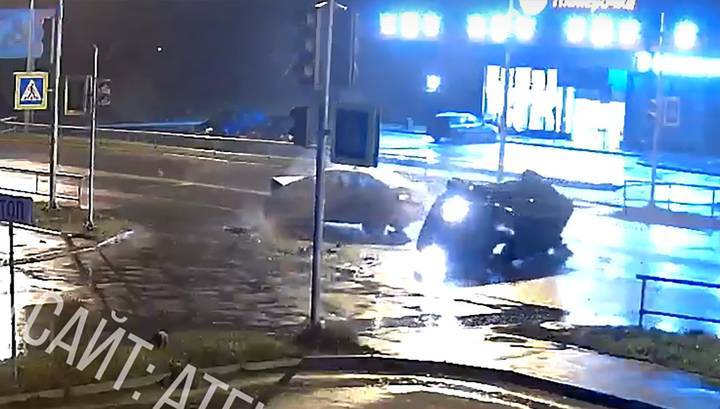 Закрутило на мокрой дороге: смертельная авария в Рыбинске попала на видео