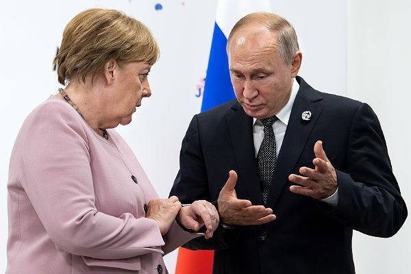 Путин и Меркель поговорили о транзите газа через Украину