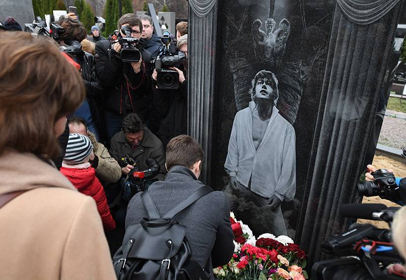 Как открывали памятник Николаю Караченцову