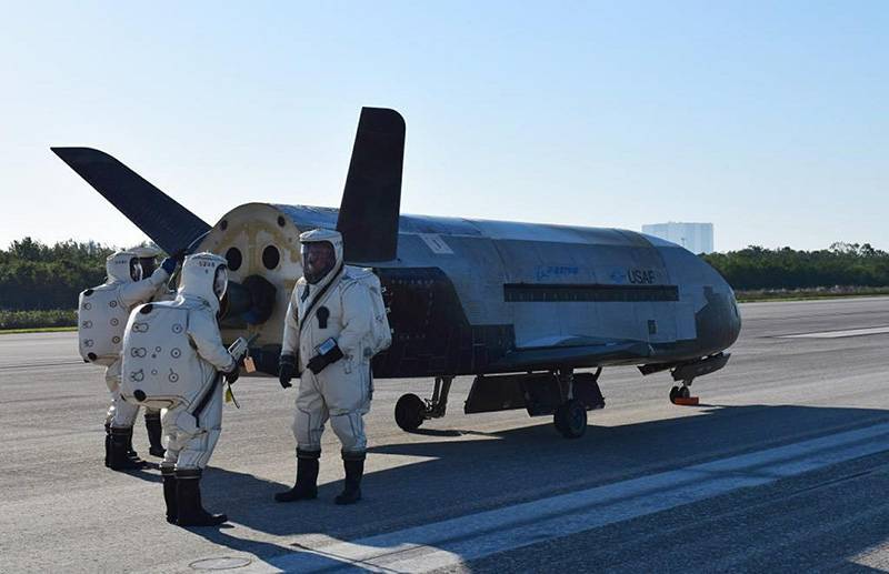 Секретный корабль США вернулся на Землю после двух лет в космосе