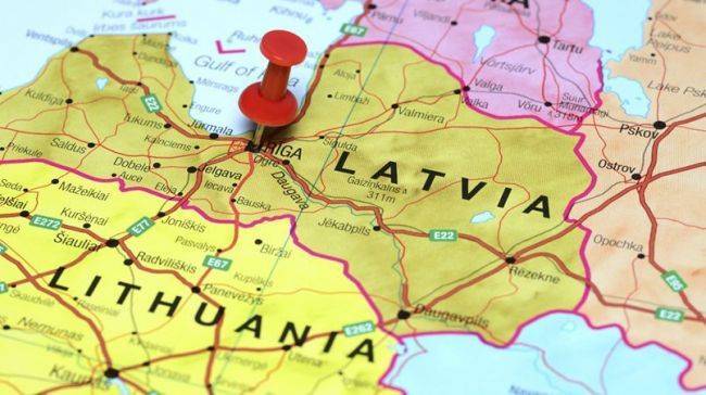 Латвия и Литва вошли в десятку самых враждебных по мнению россиян стран