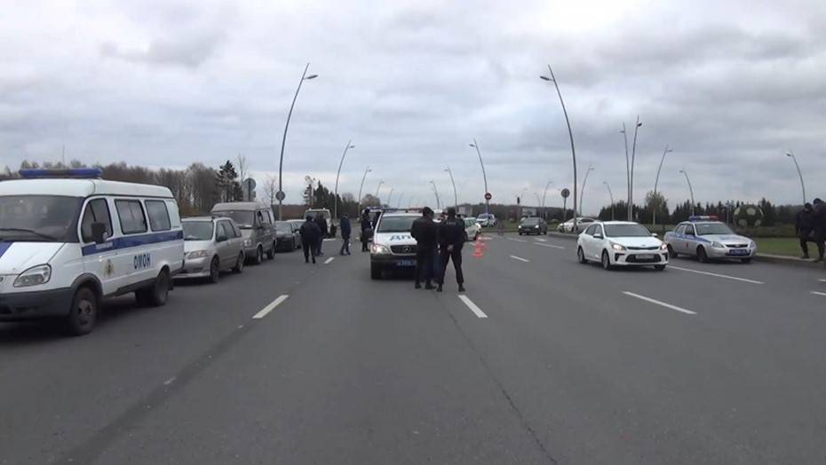 На юге Петербурга полицейские привлекли к ответственности 11 таксистов-мигрантов