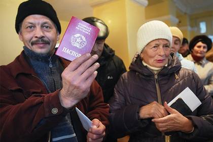 Названо число получивших российские паспорта жителей ЛНР