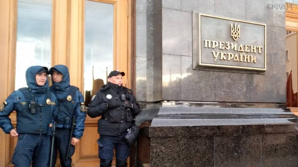 В офисе Зеленского рассказали о вывозе оружия националистов из Золотого