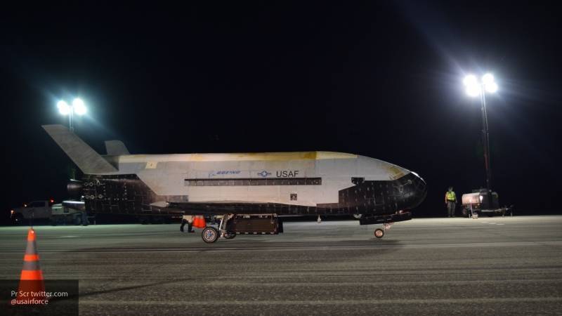 Американский космоплан X-37B вернулся на Землю после двухгодичной космической миссии