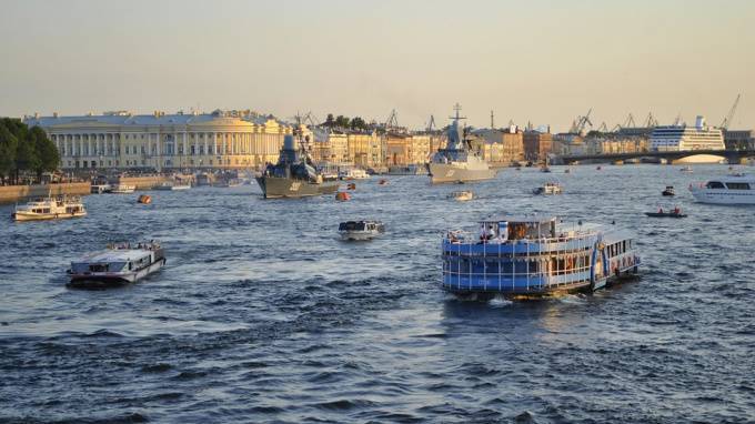 С 15 ноября петербургские реки и каналы закроют для навигации